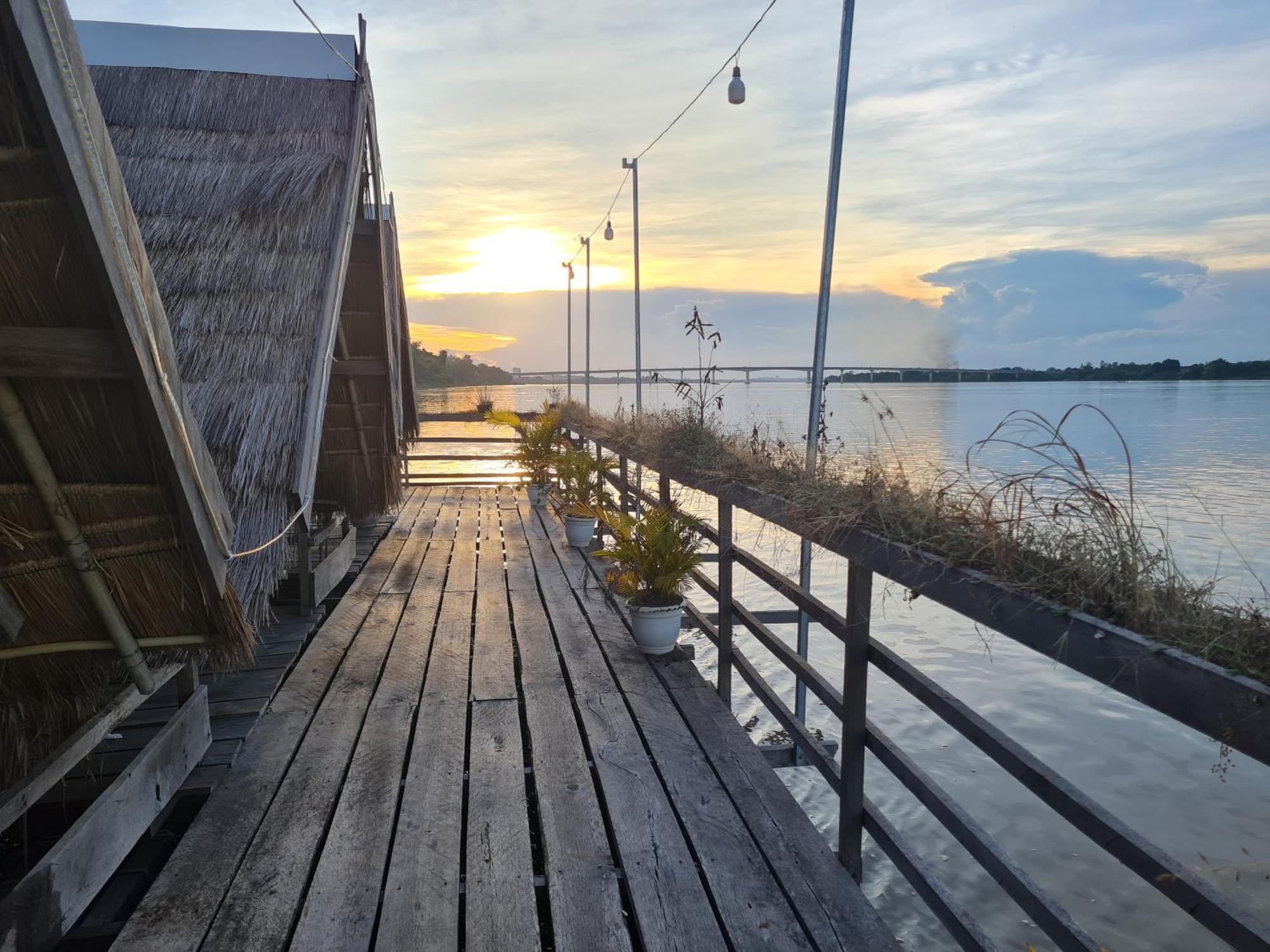 Savet Guesthouse Stoeng Treng Екстериор снимка